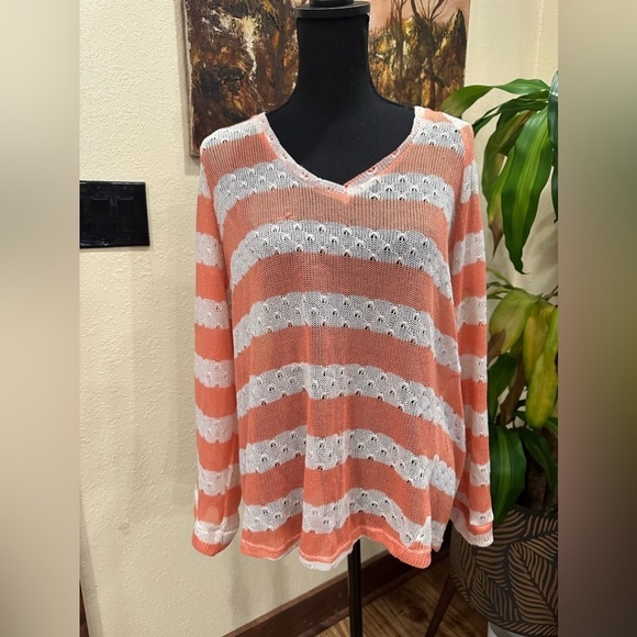 Umgee Sweaters - EUC UMGEE light sweater v neck orange white stripes long sleeve Sz M